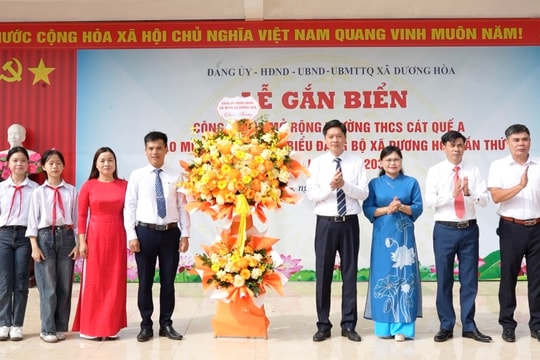 Dương Hòa gắn biển công trình chào mừng Đại hội Đảng các cấp