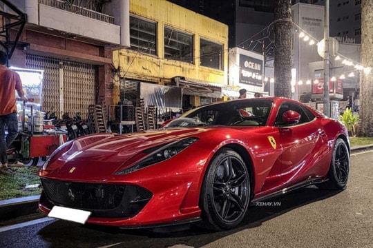 Cận cảnh Ferrari 812 GTS mui trần thứ 2 tại Việt Nam