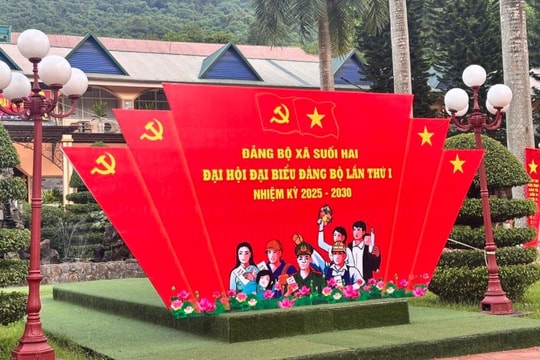 Giữ gìn bản sắc văn hóa và nâng cao chất lượng cuộc sống nhân dân