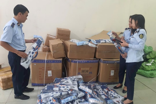 Hà Nội: Xử phạt 2 cơ sở kinh doanh đồ chơi trẻ em nghi nhập lậu