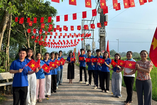 "Đường cờ Tổ quốc” rực rỡ ở Hòa Phú