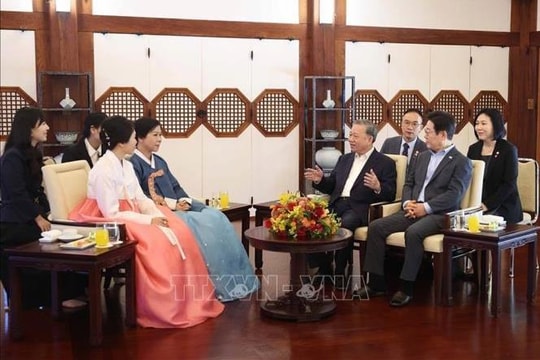 Tổng Bí thư Tô Lâm và Phu nhân dự tiệc trà, thưởng thức nghệ thuật truyền thống