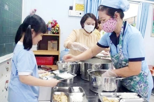 Hà Nội chính thức triển khai thực hiện hỗ trợ bữa ăn bán trú cho học sinh tiểu học