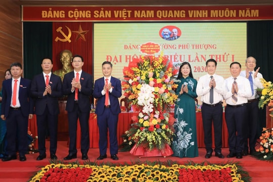 Chủ tịch Ủy ban MTTQ Việt Nam thành phố Hà Nội Nguyễn Lan Hương: Đảng bộ phường Phú Thượng tập trung lãnh đạo để tạo các bước đột phá trong phát triển