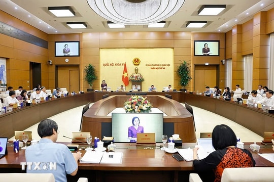 Đẩy mạnh phân cấp, phân quyền, xây dựng nền giáo dục thực học, thực nghiệp