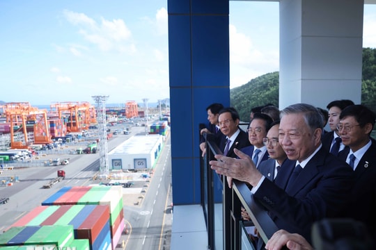 Tổng Bí thư Tô Lâm thăm Cảng biển Busan (Hàn Quốc)