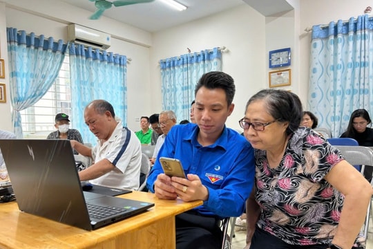 Phường Tây Hồ: Đưa kỹ năng số đến từng hộ dân