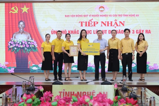 PVcomBank trao 1 tỷ đồng hỗ trợ Nghệ An khắc phục bão Wipha