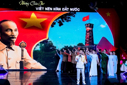 Đêm thơ “Những câu thơ viết nên hình đất nước”