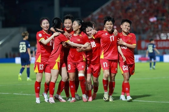 Tuyển bóng đá nữ Việt Nam nhận thưởng 1 tỉ đồng sau trận thắng Thái Lan