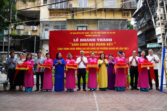 Mặt trận Tổ quốc phường Nghĩa Đô khánh thành sân chơi chào mừng Đại hội Đảng bộ phường