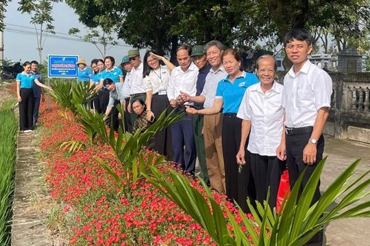Xã Ứng Thiên: Nhiều tuyến đường hoa chào mừng Đại hội Đảng bộ lần thứ I
