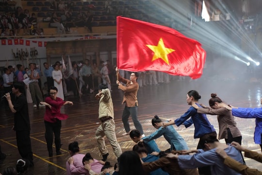 Âm hưởng mùa Thu cách mạng vang vọng qua nghệ thuật