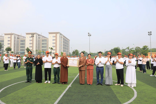 "Vượt nắng, thắng mưa", rèn ý chí cho ngày hội lớn của dân tộc