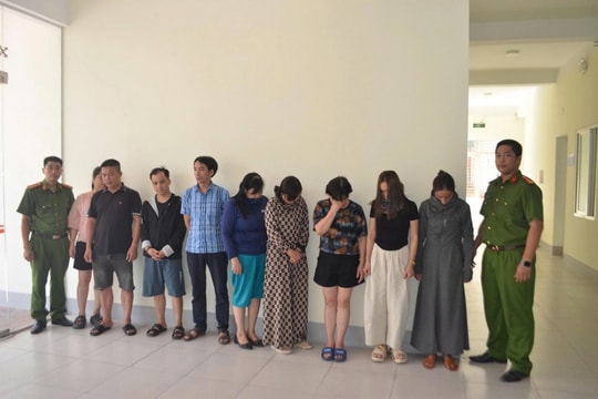 Nghệ An: "Nữ quái" cầm đầu ổ nhóm tổ chức đánh bạc sa lưới