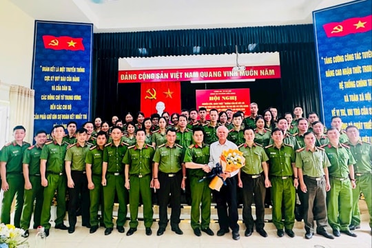 Công an phường Kiến Hưng nghiên cứu, quán triệt một số định hướng lớn của Đảng