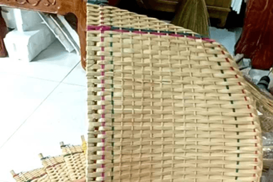 Lưu luyến chiếc quạt của bà