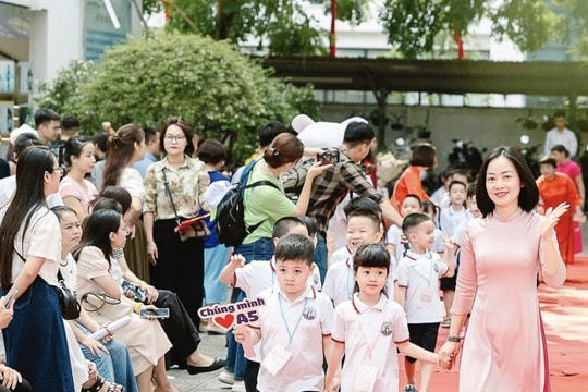 Bước đột phá vì "sự nghiệp trồng người" trong mùa thu tháng Tám
