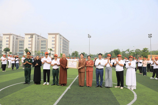 Lãnh đạo Mặt trận thăm, động viên Khối đại đoàn kết toàn dân tộc tham gia diễu hành A80