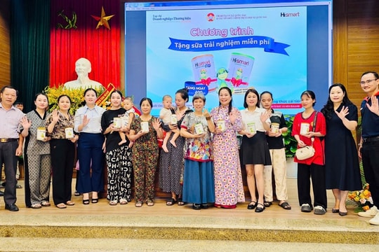 Tặng 165 suất sữa cho trẻ em tại xã Quốc Oai