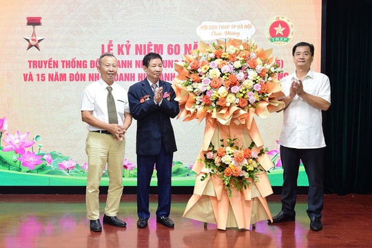 Đội Thanh niên xung phong K53 gặp mặt nhân Ngày truyền thống