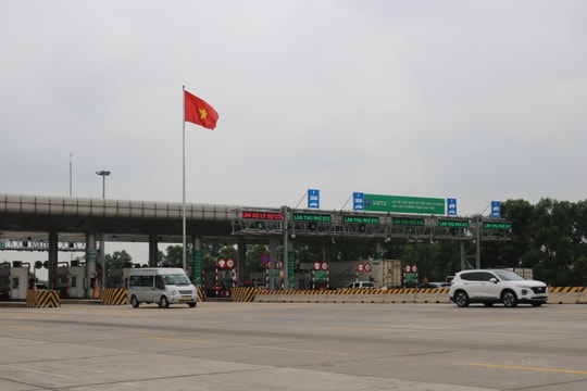 Ngày đầu thí điểm cấm xe tải vào làn 1, cao tốc Hà Nội – Hải Phòng và Pháp Vân – Cầu Giẽ