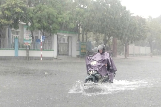 Mưa lớn ở nhiều nơi, nguy cơ lũ quét tại 13 tỉnh