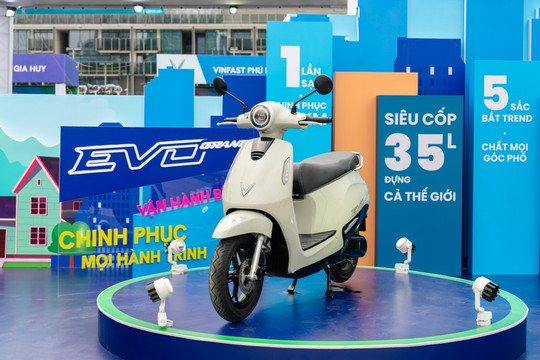 VinFast bảo hành chính hãng 6 năm cho xe, 8 năm cho pin xe máy điện