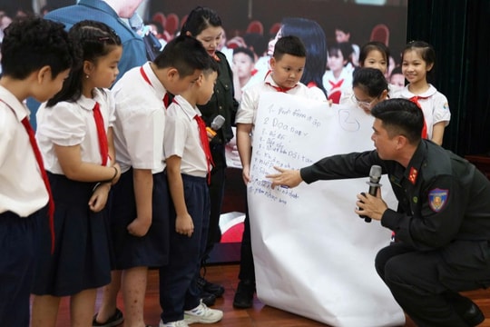 Cảnh sát cơ động “mách nước” thoát hiểm, phòng chống bạo lực học đường