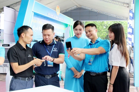Độc đáo Triển lãm “Hành trình sáng tạo - Khát vọng vươn mình”