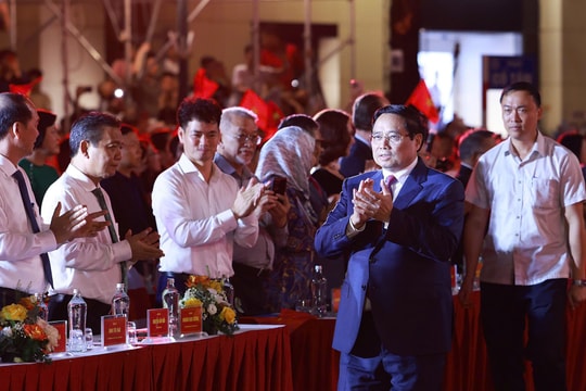 Thủ tướng Phạm Minh Chính dự chương trình nghệ thuật đặc biệt “Hà Nội - Từ mùa thu lịch sử năm 1945"