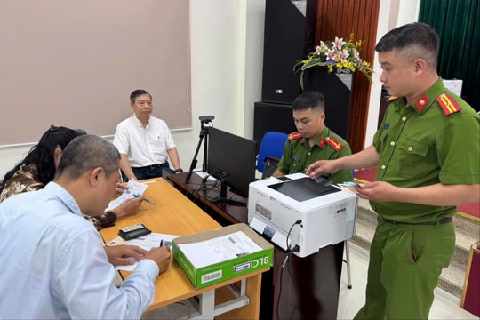 Đổi thẻ đảng viên gắn chip: Đống Đa làm việc 3 ca mỗi ngày