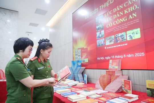 Cuốn sách “Lúc dân cần, lúc dân khó, có Công an”: Khẳng định sự gắn bó máu thịt của lực lượng Công an với nhân dân