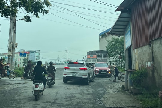 Dự án đường H14 và cầu Cần Kiệm (xã Hạ Bằng) chậm tiến độ, gây mất an toàn giao thông