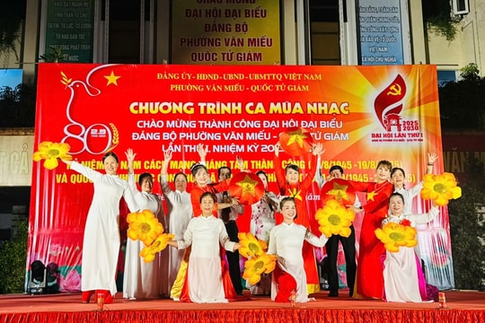 Sôi nổi chương trình văn nghệ chào mừng thành công Đại hội Đảng bộ phường Văn Miếu - Quốc Tử Giám