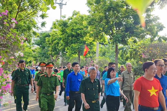 Hơn 500 cán bộ, nhân dân xã Nam Phù hưởng ứng sự kiện “Cùng Việt Nam tiến bước”