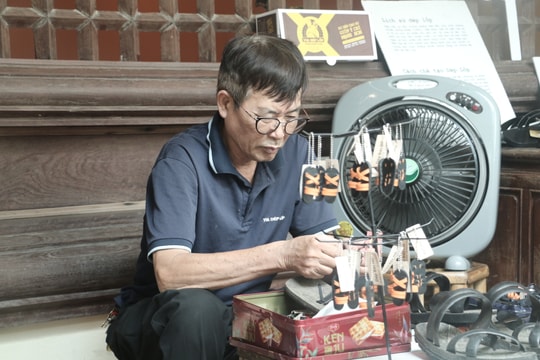 “Huyền thoại bước chân” mùa 2: Khi đôi dép cao su kể chuyện lịch sử