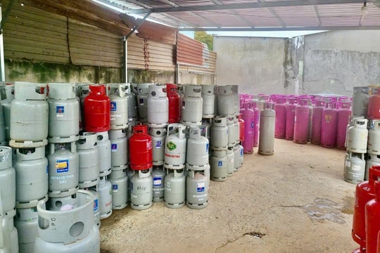 TP Hồ Chí Minh: Bắt 8 đối tượng sản xuất, bán ra thị trường khoảng 1.000 tấn gas giả