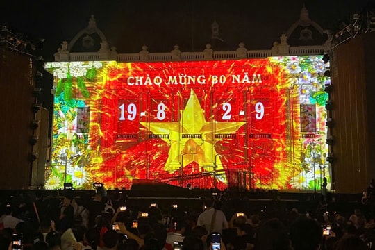 Hình ảnh thiêng liêng và xúc cảm trong chương trình “Hà Nội - Từ mùa thu lịch sử năm 1945”