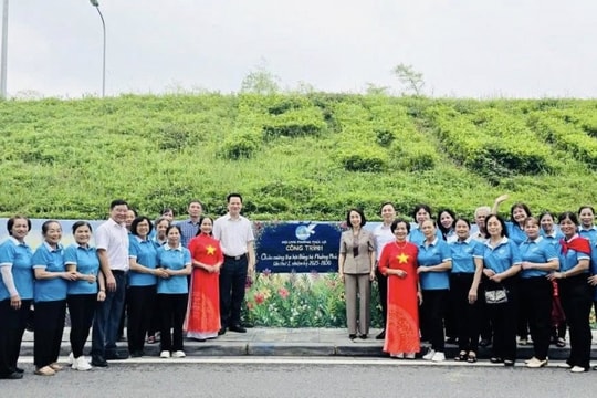 Phường Phúc Lợi (Hà Nội) Khánh thành "Đoạn đường bích họa, nở hoa" chào mừng Đại hội