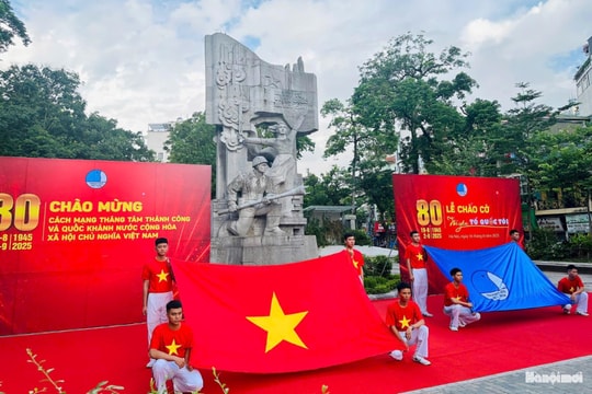 Lễ chào cờ “Tôi yêu Tổ quốc tôi” đặc biệt tại Hà Nội