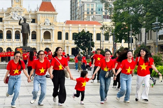 Tưng bừng sự kiện “Cùng Việt Nam tiến bước” tại thành phố Hồ Chí Minh