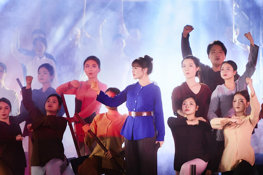 Sao mai Nguyễn Thu Hằng hãnh diện được hát Quốc ca ở Quảng trường Cách mạng tháng Tám
