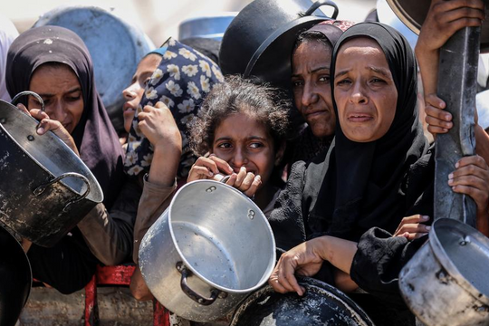 Một triệu phụ nữ và trẻ em gái ở Gaza đối mặt nạn đói, bạo lực và lạm dụng