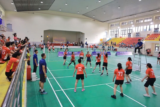 Lần đầu tiên, xã Ô Diên tổ chức giải bóng chuyền hơi