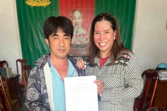 Công an An Giang hỗ trợ người dân nhận lại tiền chuyển nhầm