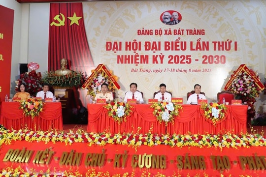 Bát Tràng: Đẩy mạnh chuyển đổi số gắn với bảo tồn và phát huy giá trị làng nghề truyền thống