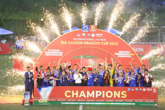 Đội tuyển Thái Lan lội ngược dòng thắng Giải quốc tế 7 người Bia Saigon Dragon Cup 2025