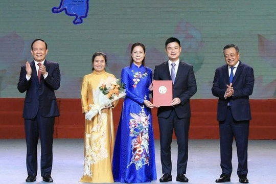 Bứt phá từ nền tảng đoàn kết, xây dựng xã giàu đẹp, văn minh