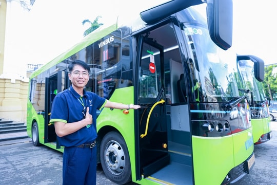VinBus khai trương tuyến buýt điện miễn phí E11 kết nối du lịch Thủ đô